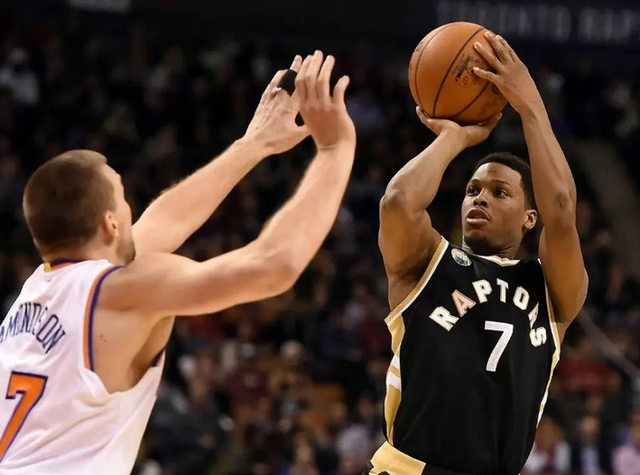 效力於皇家 效力於皇家